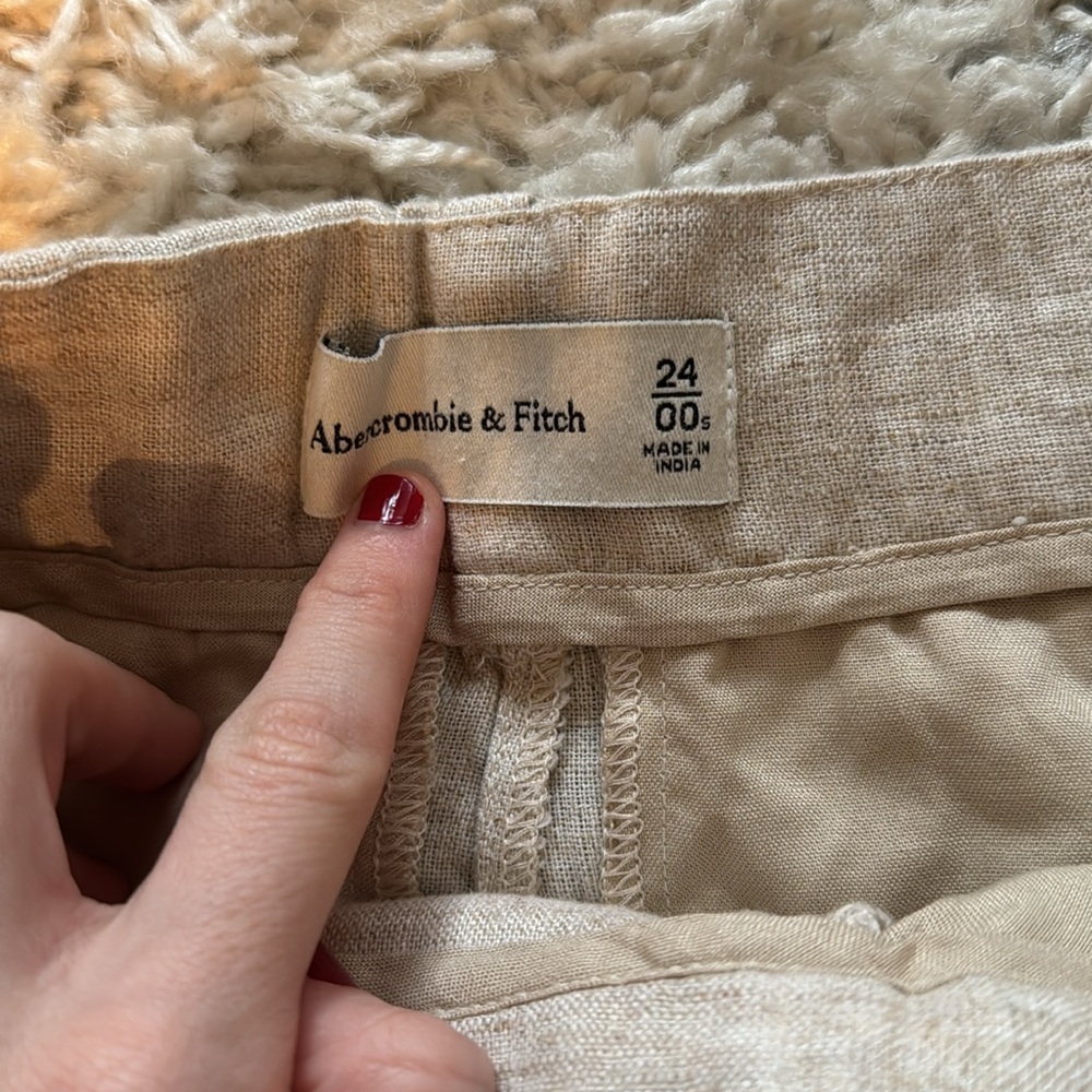 Abercrombie & Fitch Wide Leg Linen-Blend Pants in Light Beige - Picture 3 of 3
